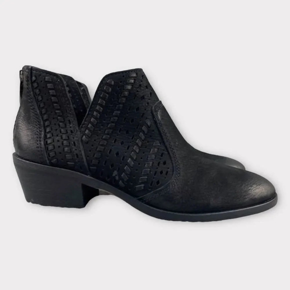 𝅺VINCE CAMUTO PRASATA BOOTIES Black Nubuck Suede Leather Boots‎ Zip Womens 6 - Picture 1 of 16